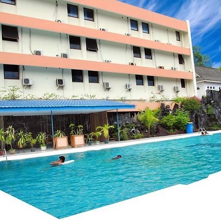 Hotel Sahid Kawanua Manado Esterno foto